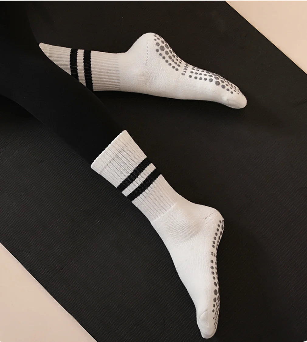 Cotton grip socks in a neutral colorway
